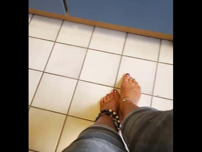 #Milf b.Doc auf WC geraucht u Clip gedreht